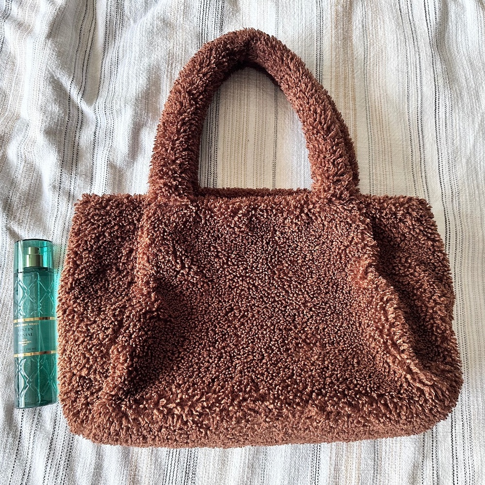 Cute brown sherpa overnight bag/purse!